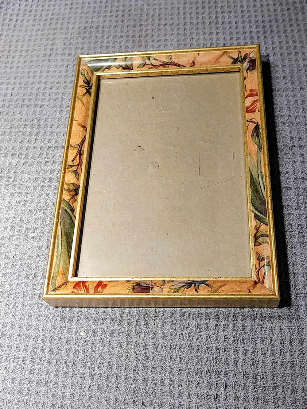 Decorative Floral Wooden Picture Frame - Gold Trim, Peach Floral